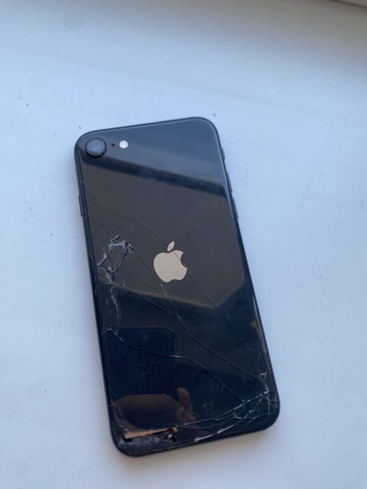 iPhone SE 2022, 128 GB 79 % АКБ