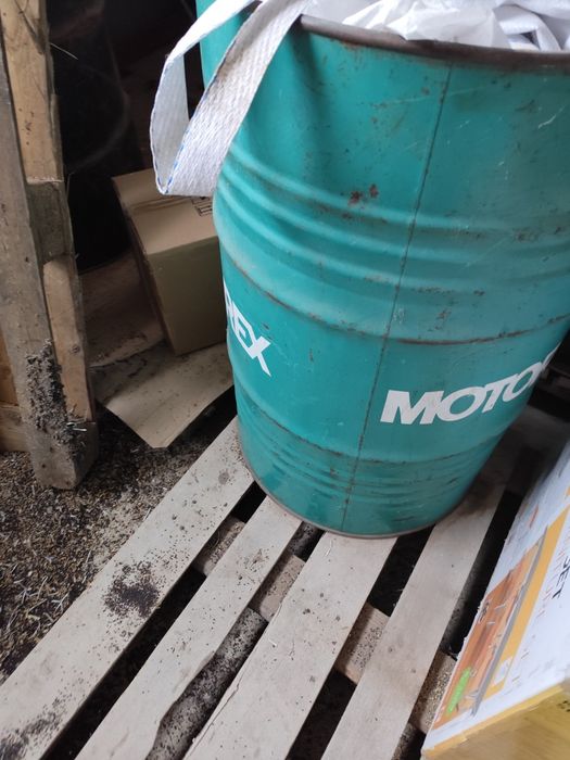 Продавам метални варели