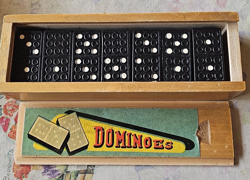 Зан. игри Не се сърди човече-3бр. , домино, шах-компакни и фигури