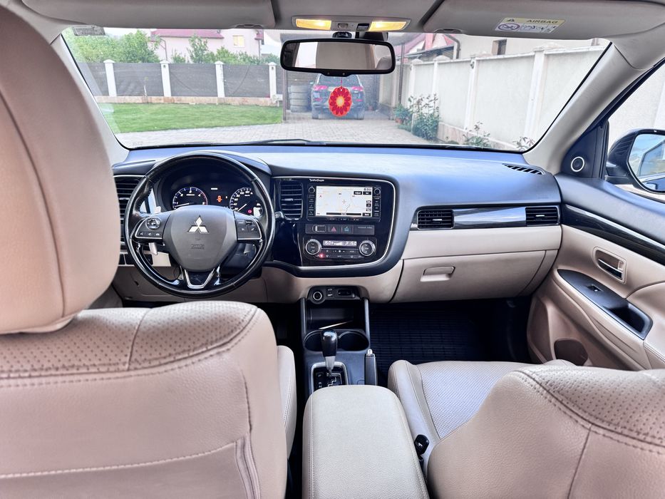 MITSUBISHI OUTLANDER 2.2 DiD Automat 2016 Variante