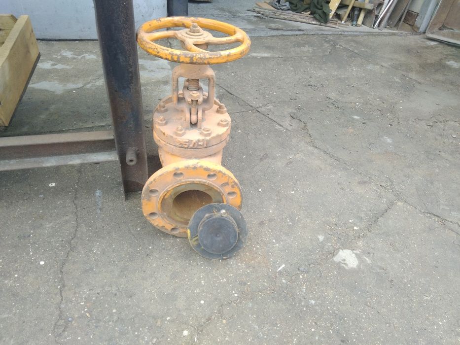 Продам задвижка.