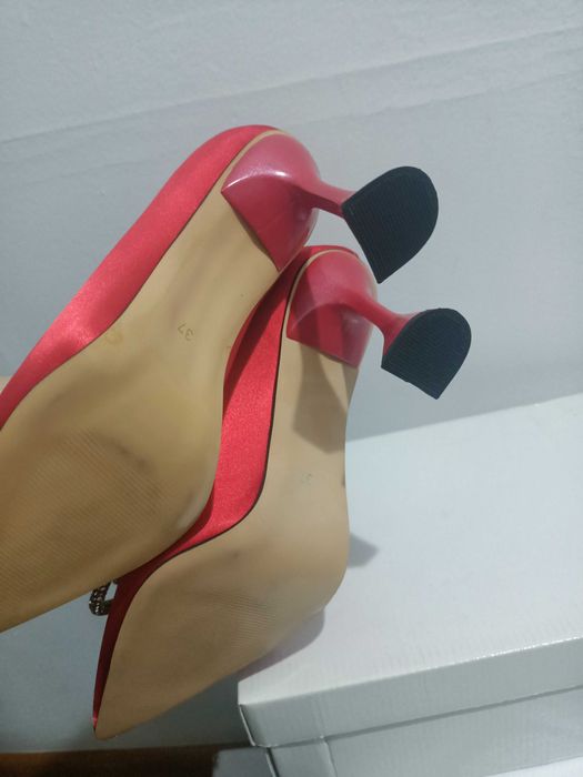 Красные туфли новые