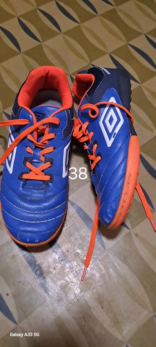 Продава се бутонки