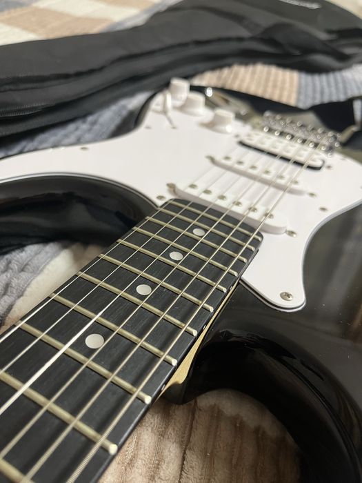 Продам электрогитару с комбоусилителем