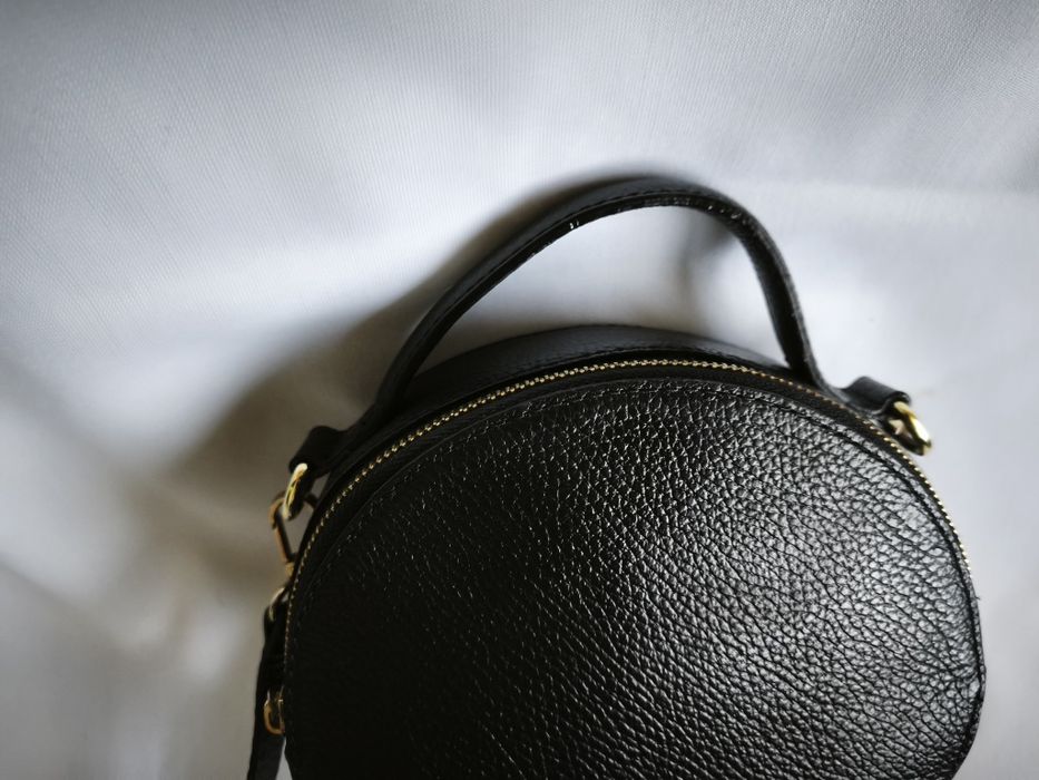 Малка кръгла чанта