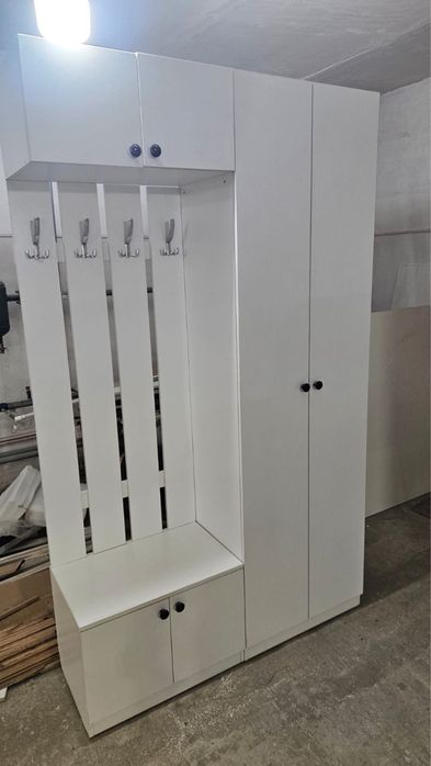 Прихожая продам.