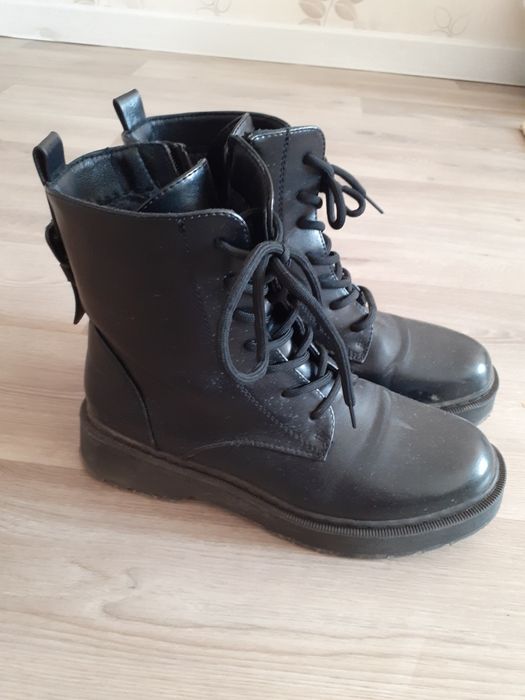 Продам ботинки 39 размер.