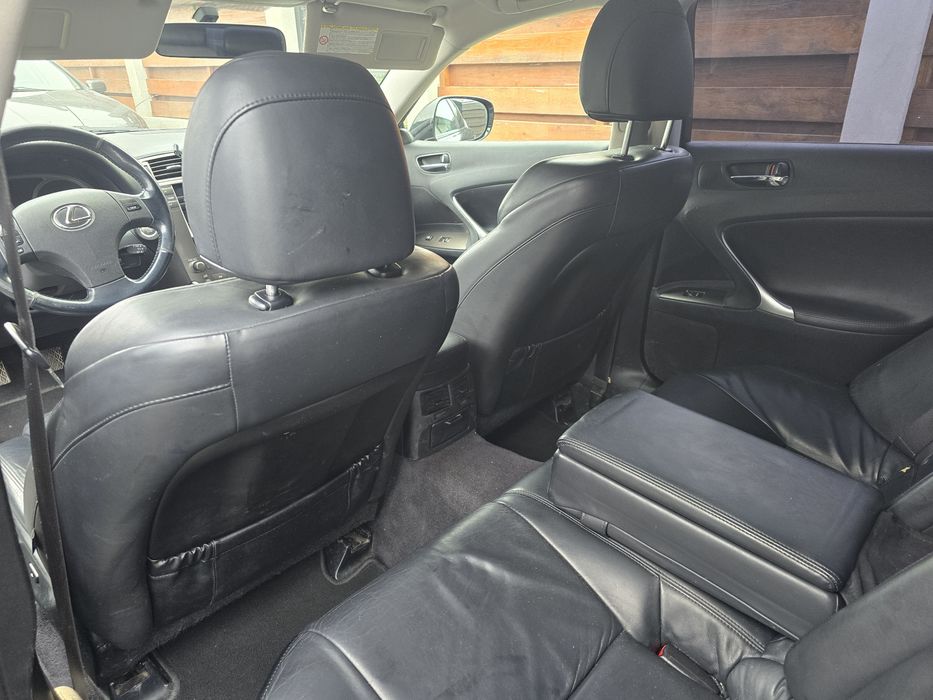 Lexus     IS220D