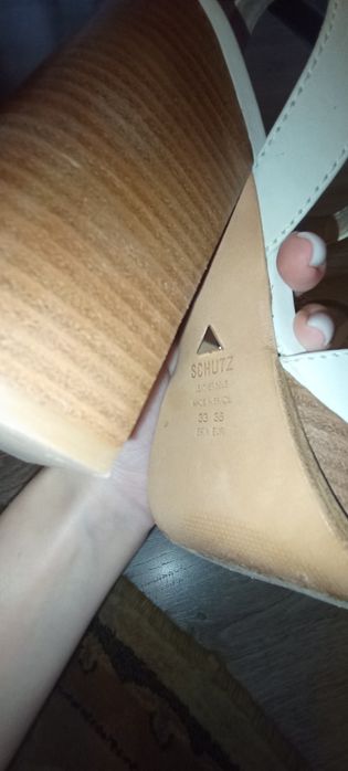 Продаются босоножки