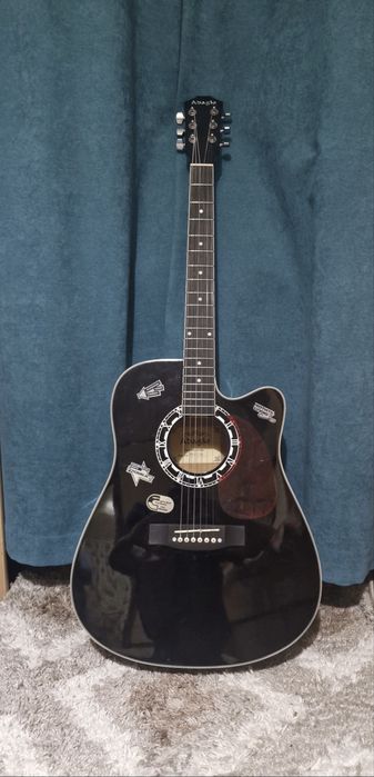 Гитара продам в идеальном состоянии.