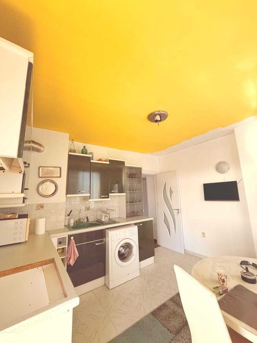 Тристаен тухлен до Гранд МОЛ