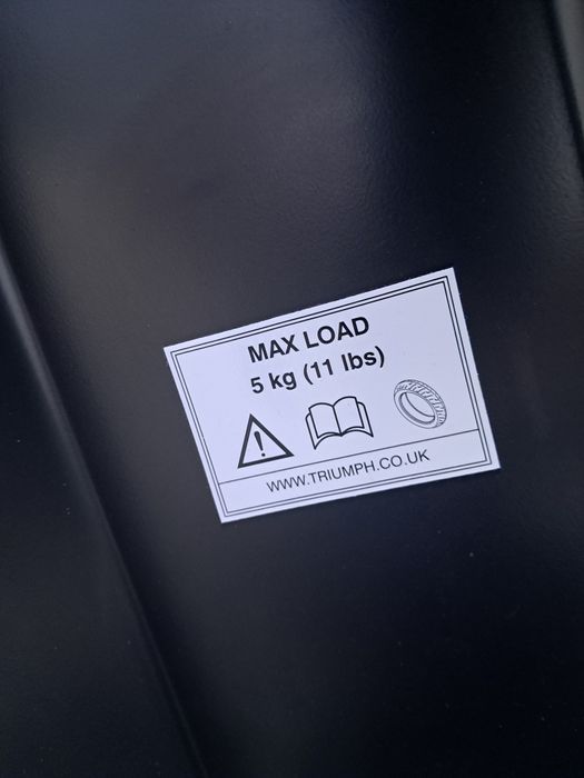 Спойлер Резервоар куфар за мотор 1 бр 20 е