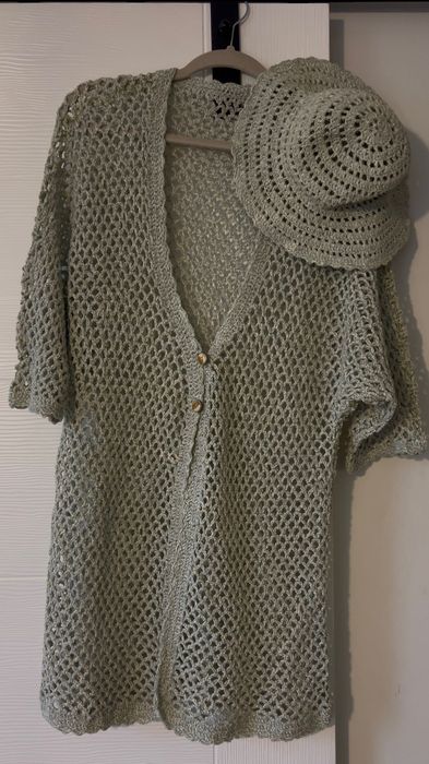 Плетени жилетки и шапки