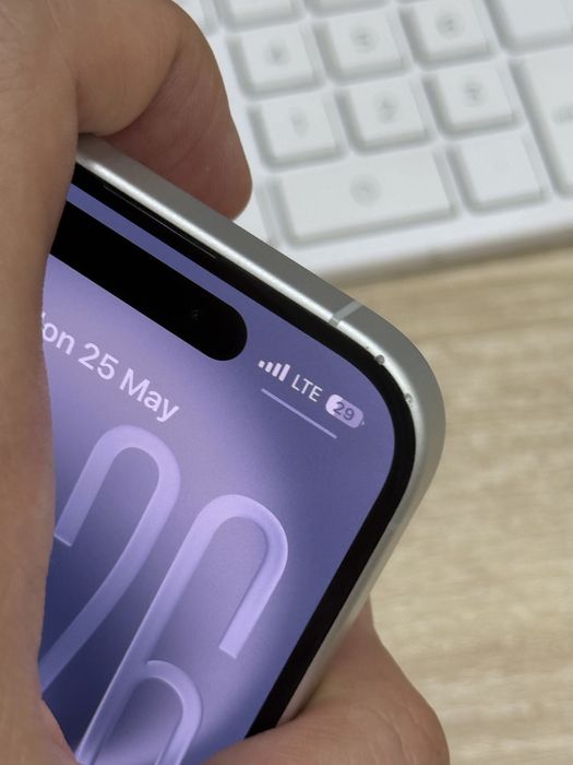 iPhone 16 128 ГБ Белый / АКБ 100% / чек / коробка