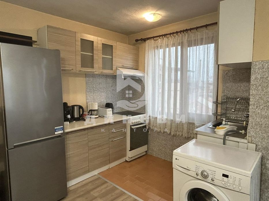 Тристаен апартамент до Медицински факултет