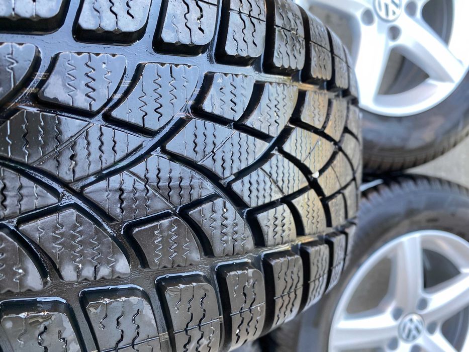 Jante originale VW (Volkswagen) pe 16 cu anvelope de iarna "ASPEN"