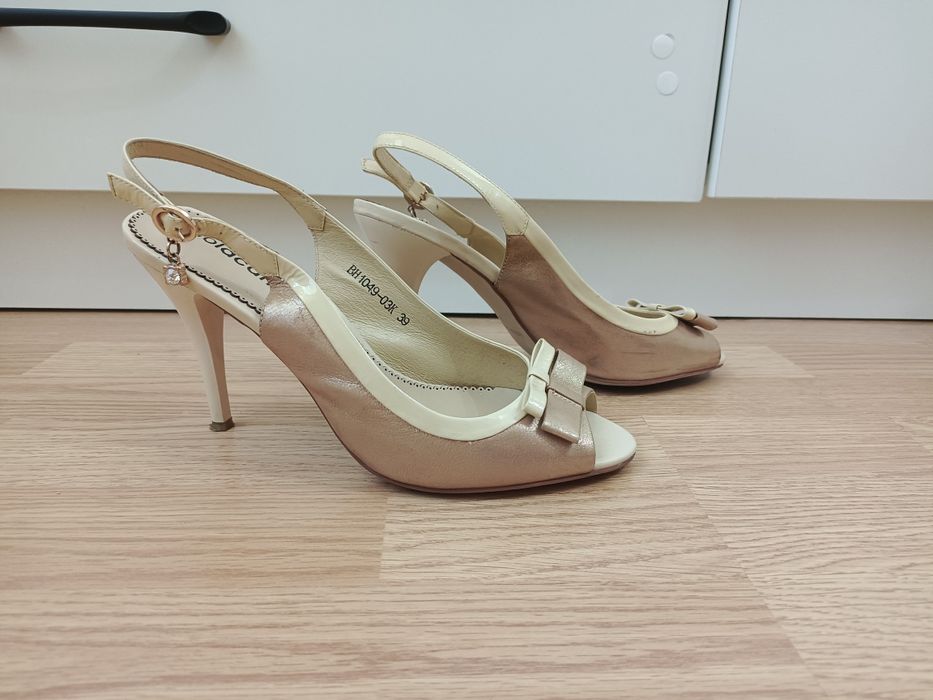 Продам женские босоножки