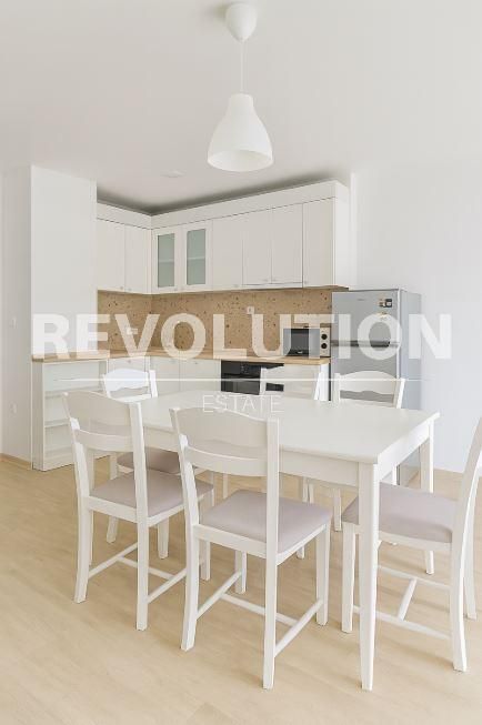 Дава се под наем Многостаен апартамент в к.к. Св.Св. Константин и Елена - 180 кв.м за 1895.16 € - Снимка #1