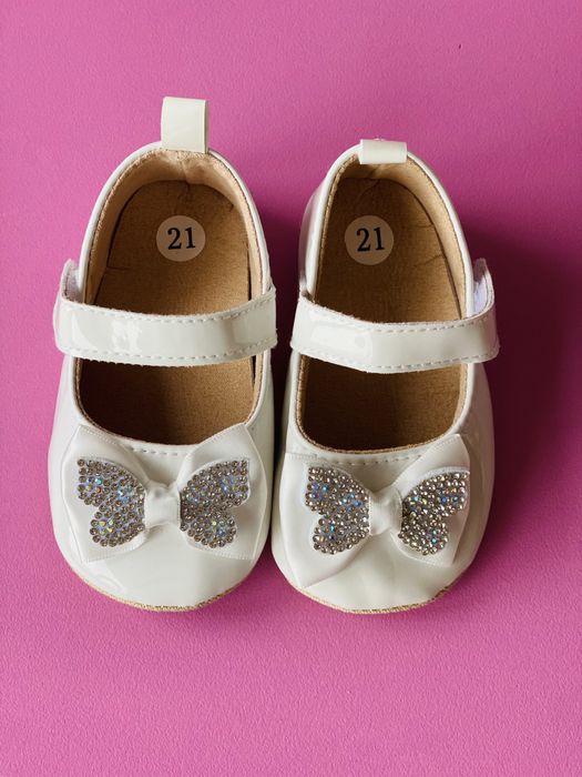 Бебешки обувки и чорапки