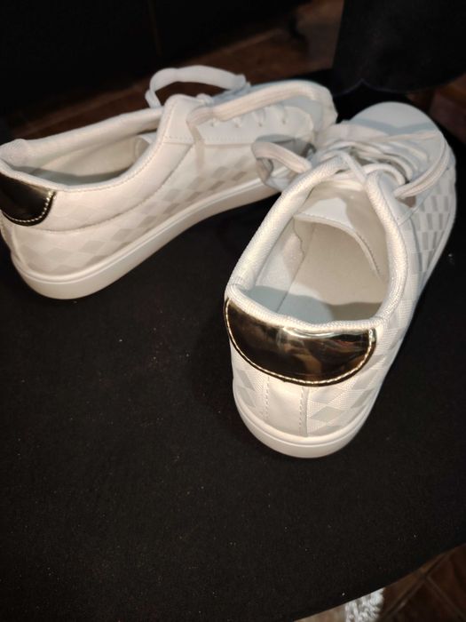 Бели гуменки 39 номер нови