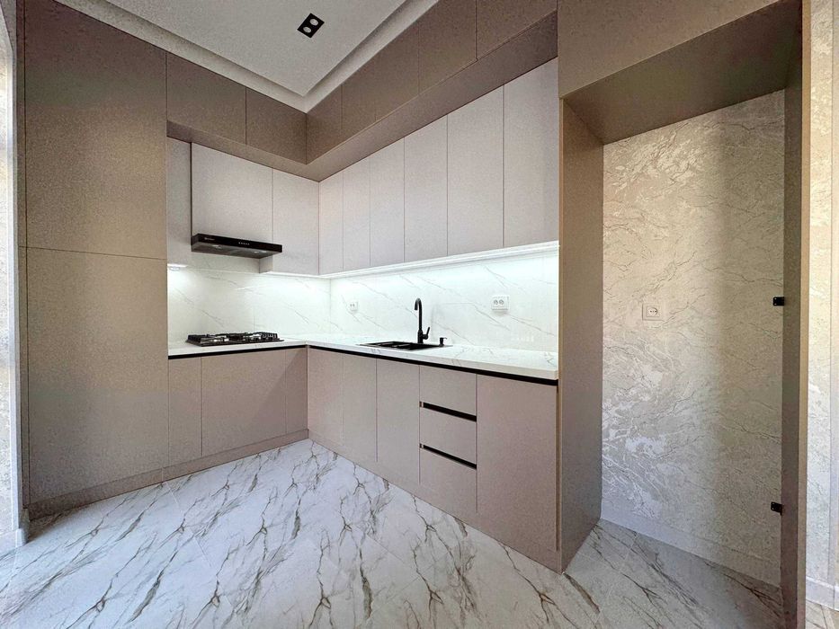 Продаю 4 комн квартиру в новостройке Геофизика кирпичный дом (Jane)