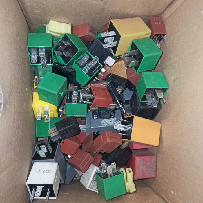 Siguranțe becuri relee