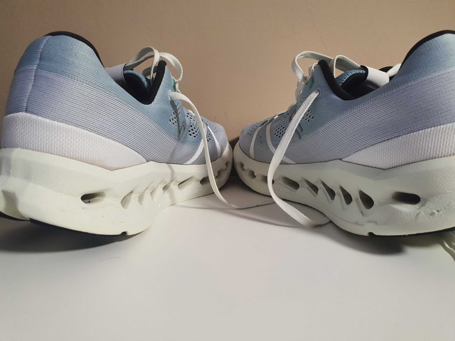 On Cloudsurfer  N43-44