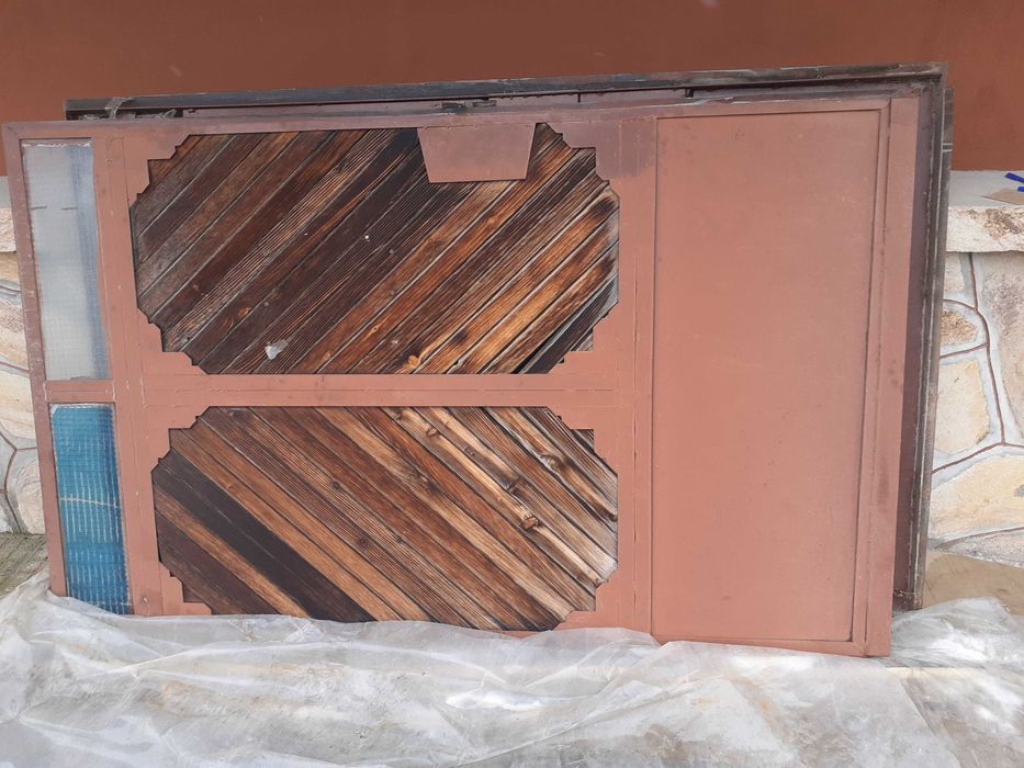 Метална гаражна врата от две крила