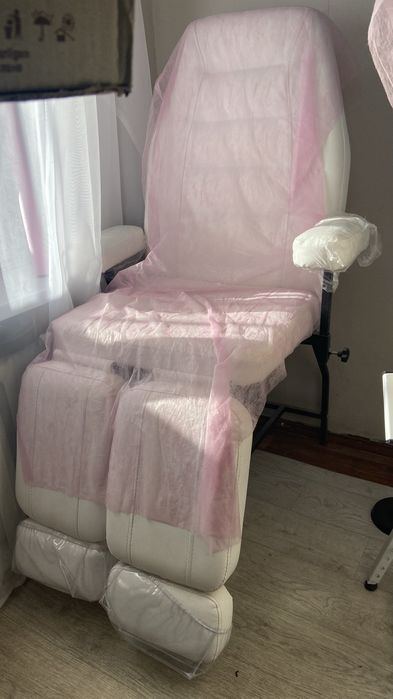 Продам кушетку,педикрное кресло,компьютерное кресло.
