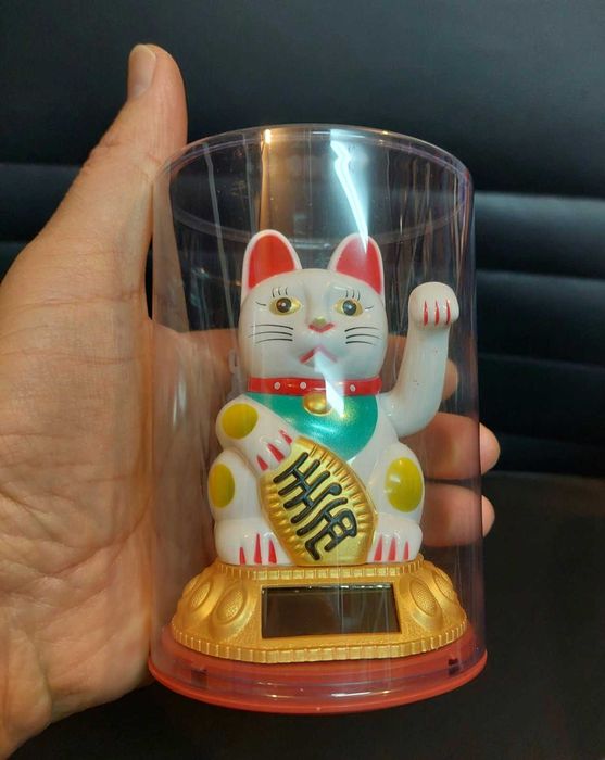 МАНЕКИ НЕКО - Японска Котка за Късмет