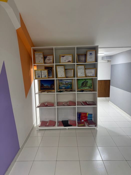 Продаются парты, стулья , шкаф и доски