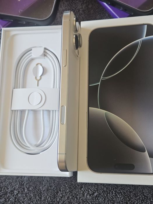 Iphone 16 pro max 98% white