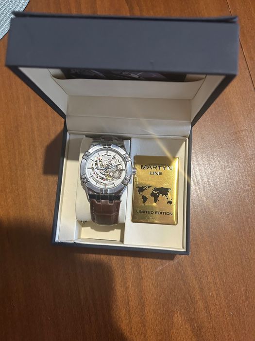 Класически часовник FREDRIC TOURBILLON