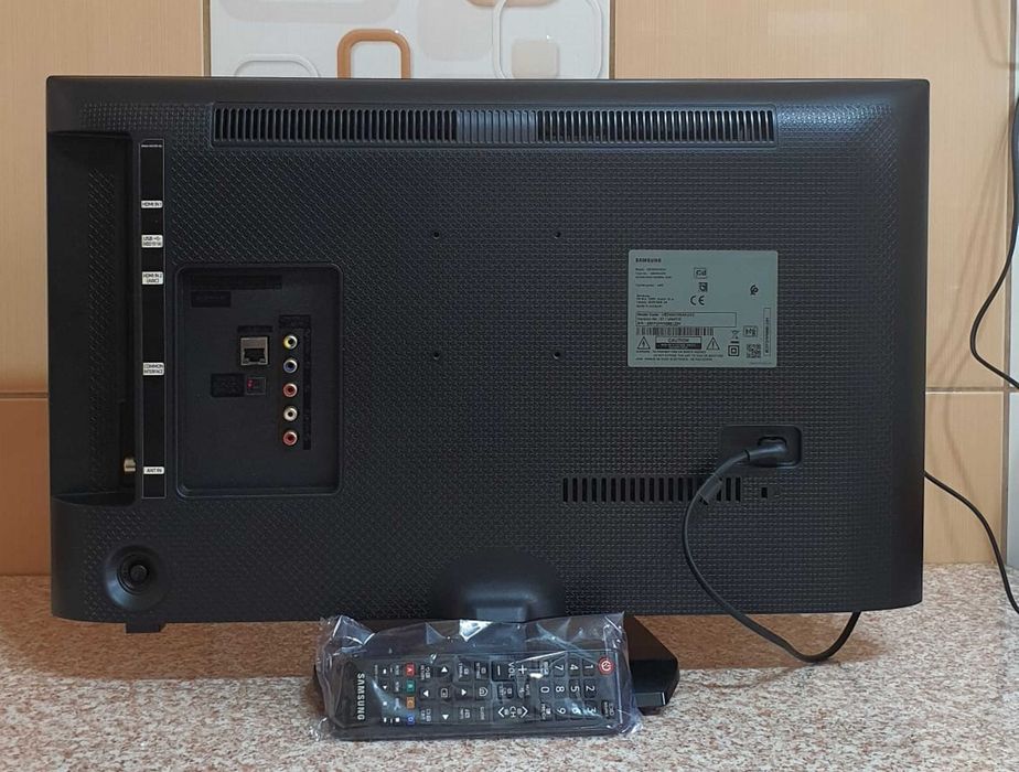 Monitor LED Samsung 24" (61 cm) cu smart TV