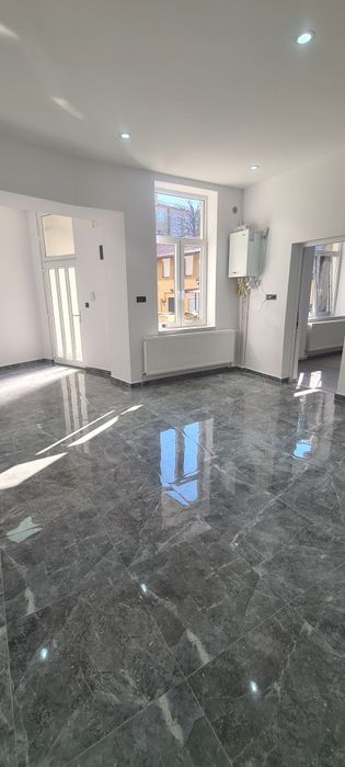 Inchiriez spațiu comercial