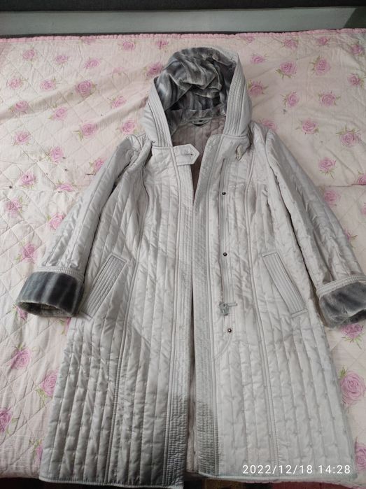 Продам женскую куртку