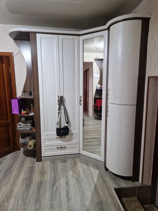 Продам прихожую б/у