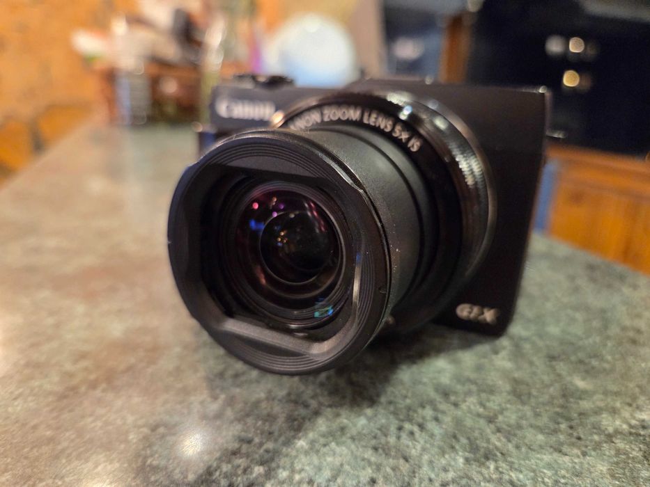 Продавам фотоапарат Canon PowerShot G1 X Mark II