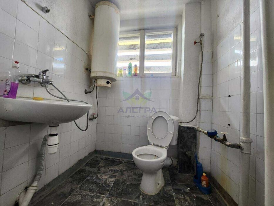 Продава се Двустаен апартамент в Пазарджик, Център - 62 кв.м за 968 €/кв.м - Снимка #4