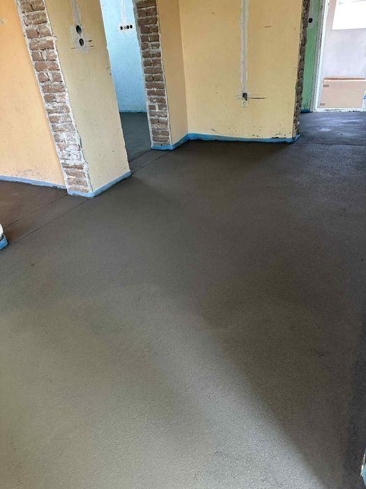 Машинни полагане на подови замазки