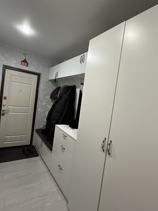 Продаю прихожая 140000тг