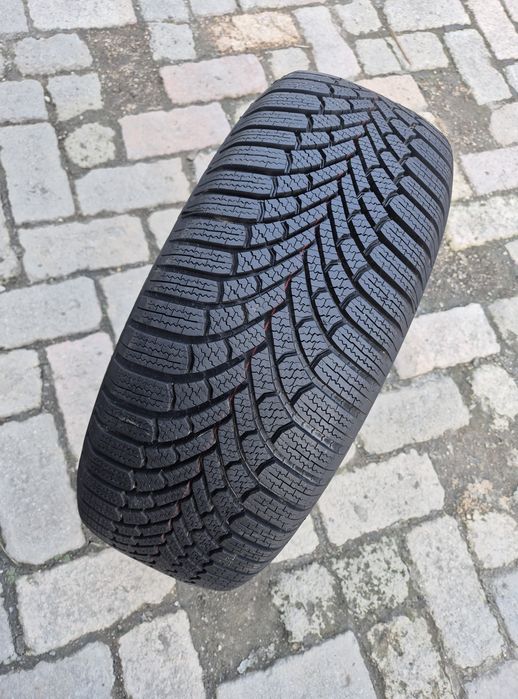 O bucată 205/55 R16 M+S iarnă - una Bridgestone