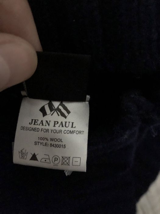 вязаный шерстяной свитер