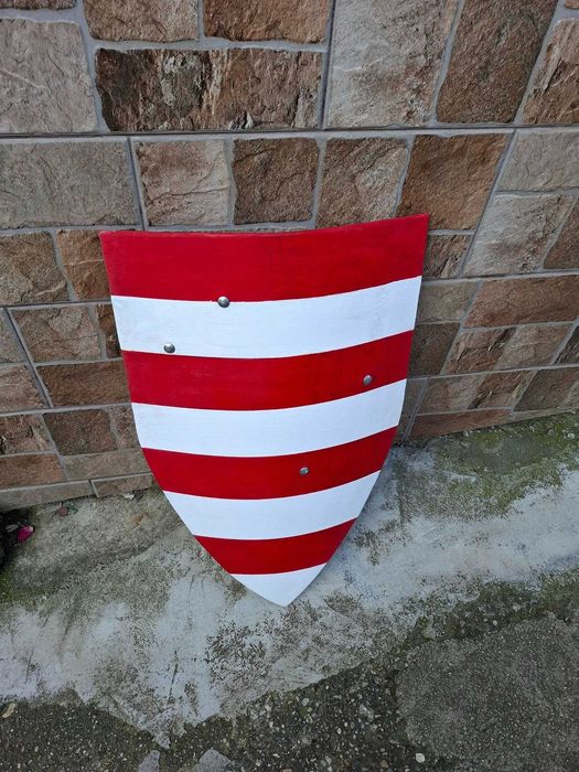 Scut Evul mediu ( Arpad Coat )