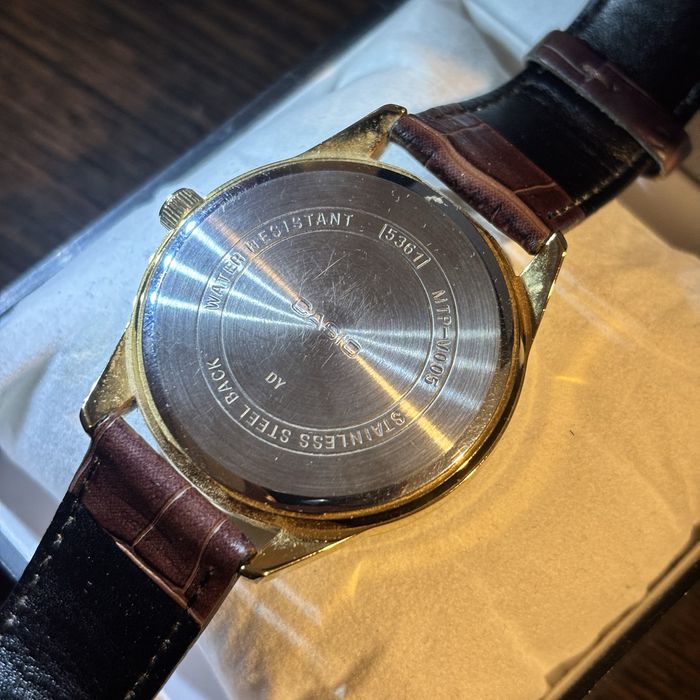 Золотые часы Casio