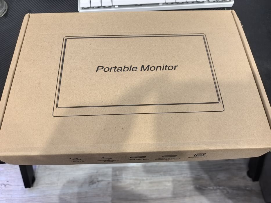 Подвижен Монитор 16инча 1920x1200 60hz