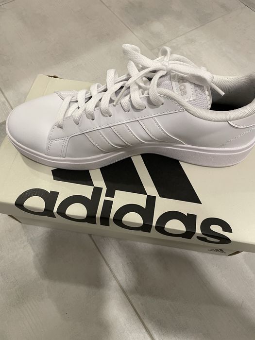 Кецове  Adidas Grand court base 2.0
