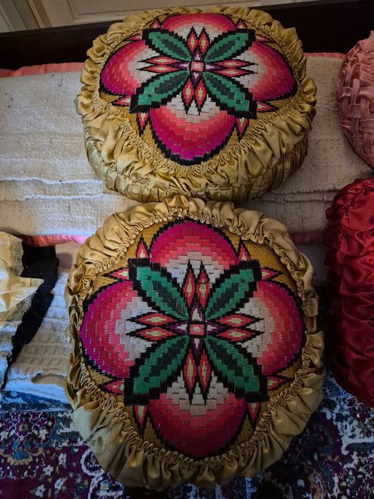 Perne decorative vechi, cusute manual