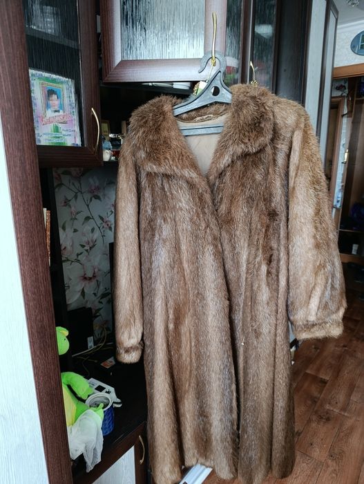 Продаются шубы все по 100