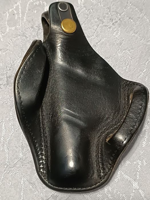 Кожен кобур за Макаров